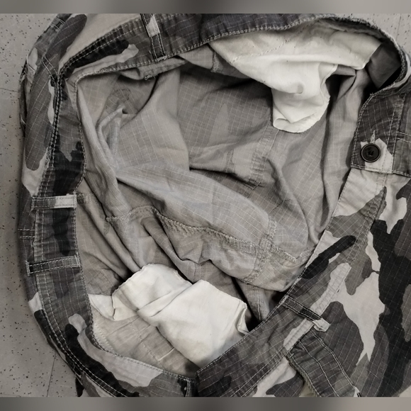 •Ecko Unltd Shorts Mens 48 Gray Snow Camo Camouflage Ripstop Cargo Casual Y2K - Picture 9 of 10